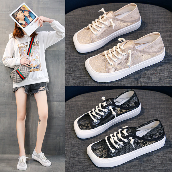 Sieviešu pavasara kedas ar mežģīnēm un plakanu zoli