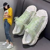 Sieviešu kedas ar akmeņiem un plakanu zoli