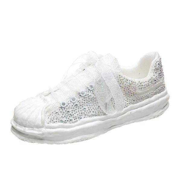 Sieviešu kedas ar akmeņiem un plakanu zoli