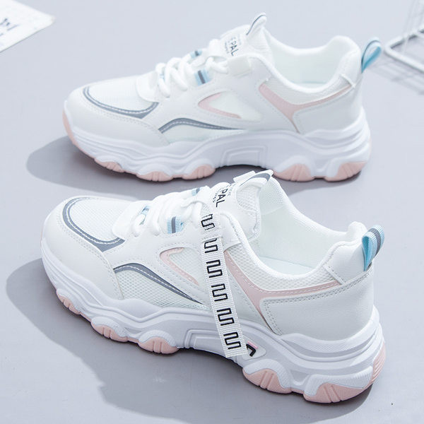 Sieviešu elpojošas kedas ar uzrakstu un šņorēm