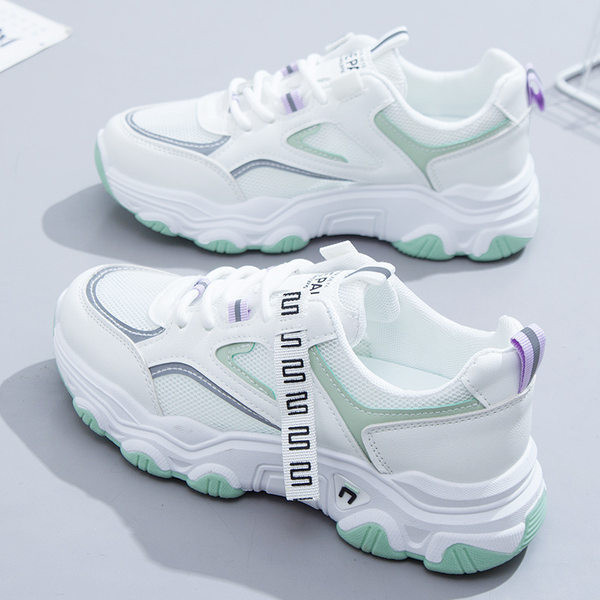 Sieviešu elpojošas kedas ar uzrakstu un šņorēm