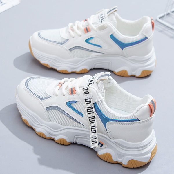 Sieviešu elpojošas kedas ar uzrakstu un šņorēm