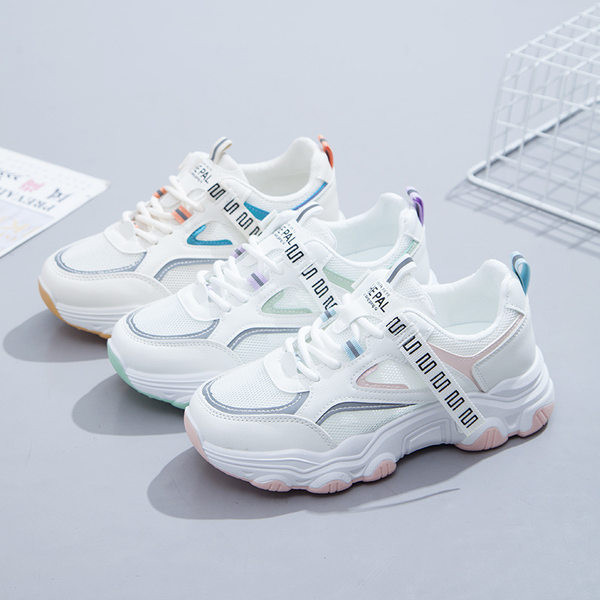 Sieviešu elpojošas kedas ar uzrakstu un šņorēm