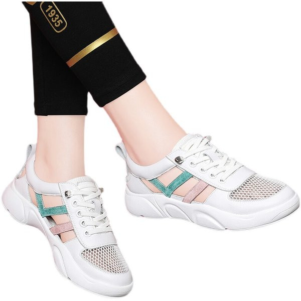 Sieviešu vasaras kedas ar mežģīnēm un plakanu zoli