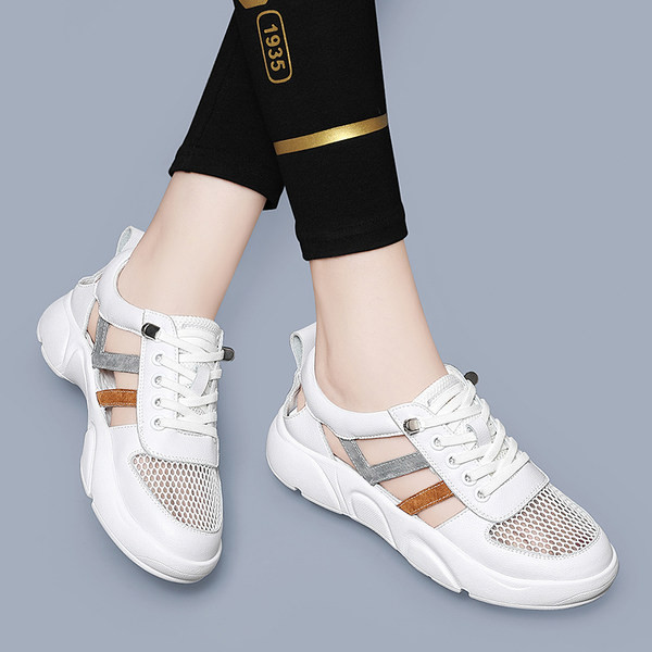 Sieviešu vasaras kedas ar mežģīnēm un plakanu zoli