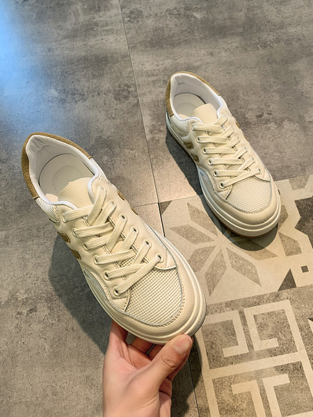 Sieviešu kedas no eko ādas ar šņorēm un plakanu zoli