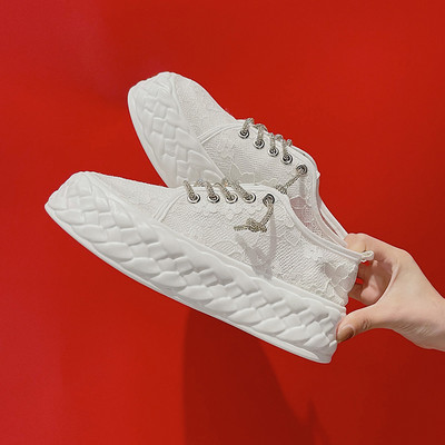 Sieviešu ikdienas kedas ar mežģīnēm un sietu baltā un melnā krāsā