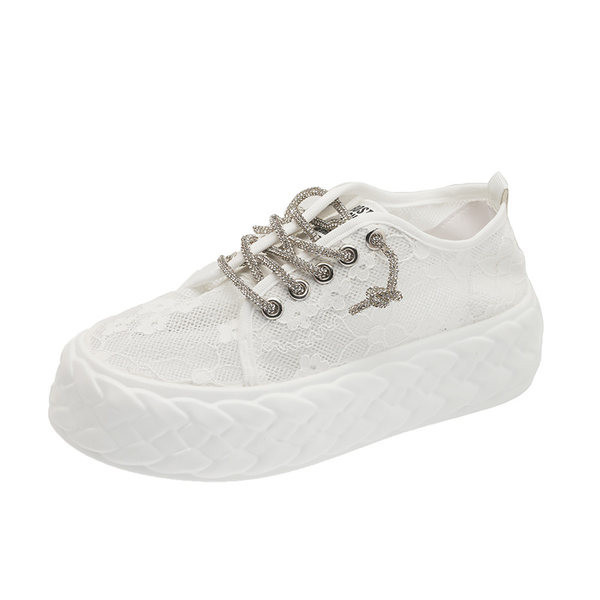 Sieviešu ikdienas kedas ar mežģīnēm un sietu baltā un melnā krāsā