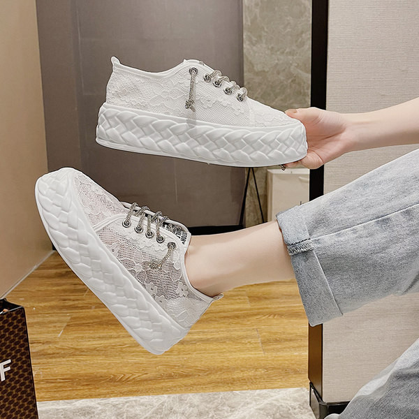 Sieviešu ikdienas kedas ar mežģīnēm un sietu baltā un melnā krāsā