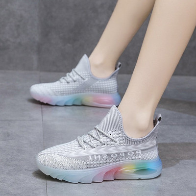 Jauns sieviešu kedu modelis ar tekstila šņorēm