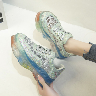 Jauns kedu modelis ar akmentiņiem un šņorēm