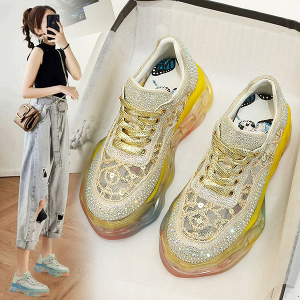 Jauns kedu modelis ar akmentiņiem un šņorēm