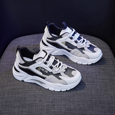 Sieviešu kedas ar biezām zolēm un uzrakstu