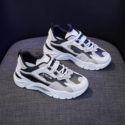 Sieviešu kedas ar biezām zolēm un uzrakstu