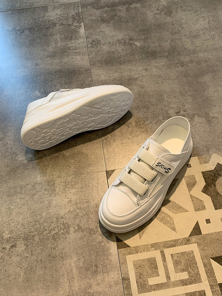 Ležerne ženske tenisice s ravnim potplatom i zakrpama