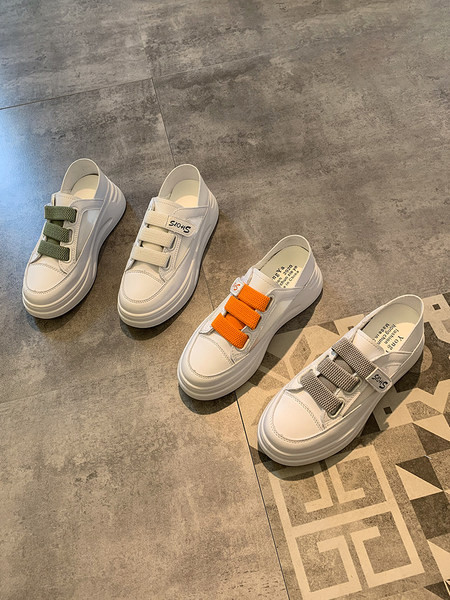 Ležerne ženske tenisice s ravnim potplatom i zakrpama