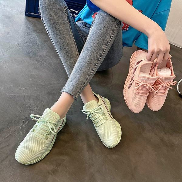 Model nou de adidasi textile de dama potriviti pentru vara