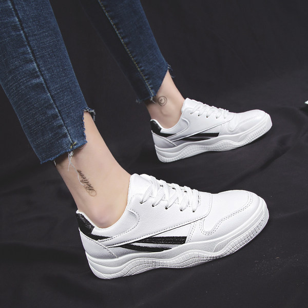 Sieviešu kedas baltas ar spīdīgiem elementiem