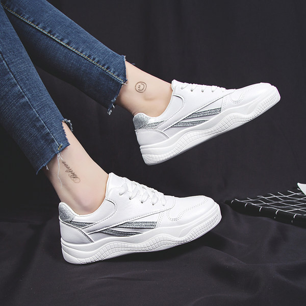 Sieviešu kedas baltas ar spīdīgiem elementiem