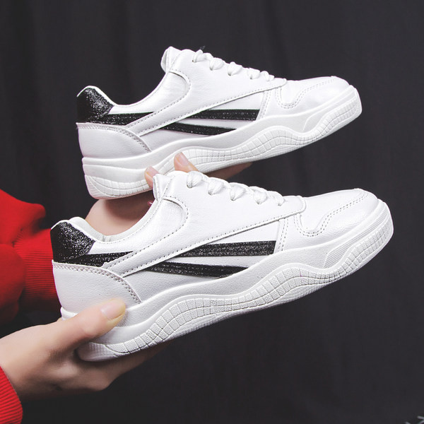 Sieviešu kedas baltas ar spīdīgiem elementiem