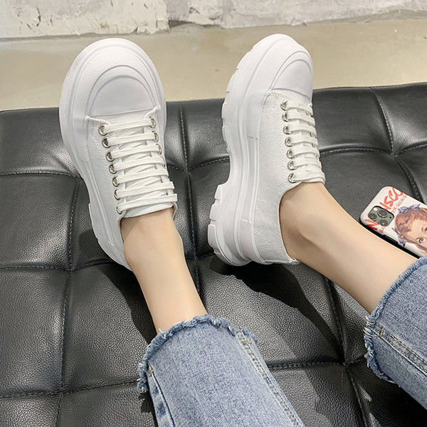 Ikdienas kedas ar augstām zolēm un šņorēm