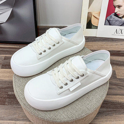 Sieviešu kedas ar mežģīnēm rozā un baltā krāsā