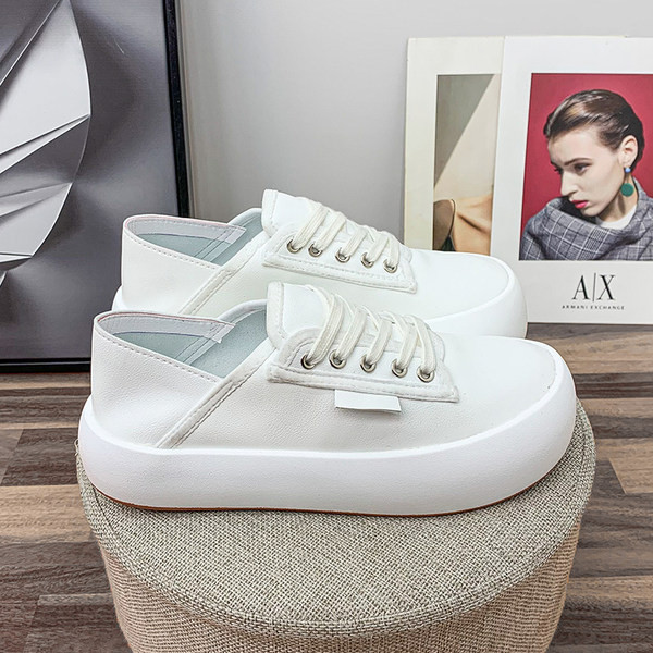 Sieviešu kedas ar mežģīnēm rozā un baltā krāsā