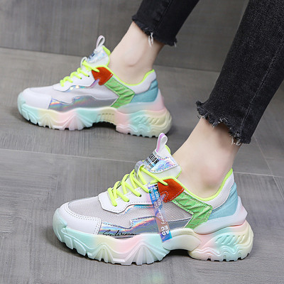 Sieviešu krāsainas kedas ar mežģīnēm un raupju zoli