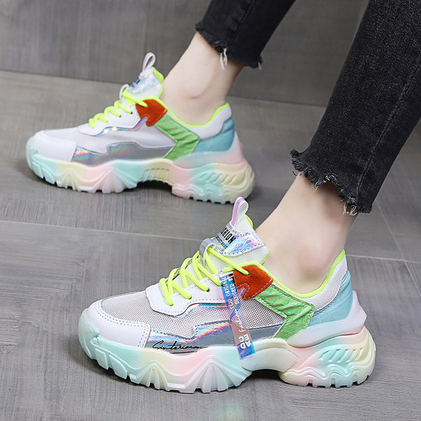 Sieviešu krāsainas kedas ar mežģīnēm un raupju zoli