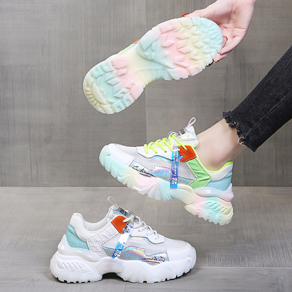 Sieviešu krāsainas kedas ar mežģīnēm un raupju zoli