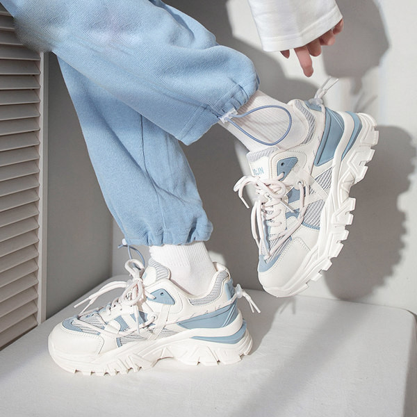 Ikdienas sieviešu kedas ar raupju zoli un mežģīnēm