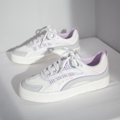 Jauns sieviešu kedu modelis ar plakanu zoli - divu krāsu