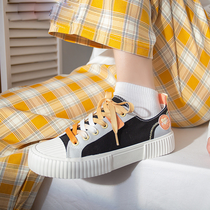 Νέο μοντέλο χρωματιστά γυναικεία αθλητικά παπούτσια με επίπεδη σόλα