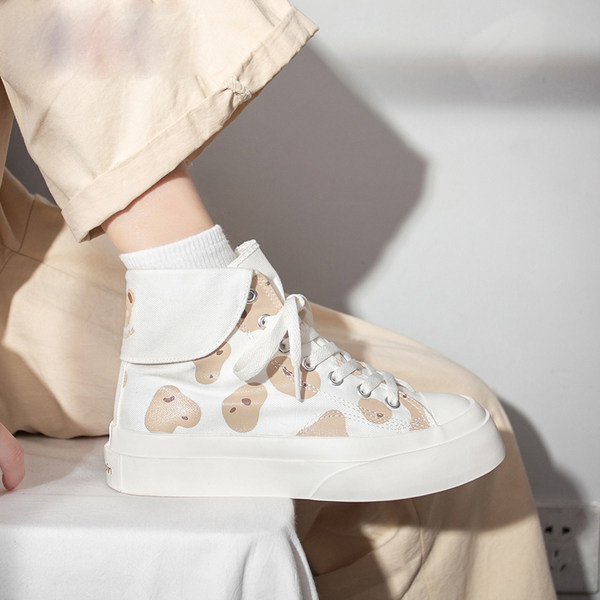 Model nou de adidasi inalti de dama cu aplicatie