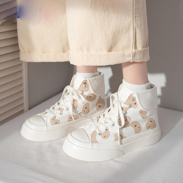 Model nou de adidasi inalti de dama cu aplicatie