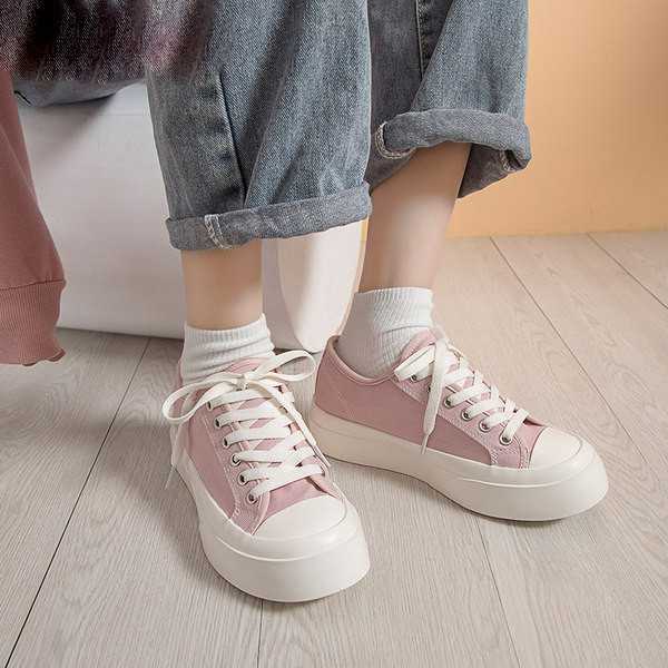 Model nou de adidasi dama cu talpa plate - mai multe culori