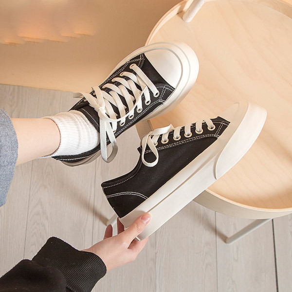 Model nou de adidasi dama cu talpa plate - mai multe culori