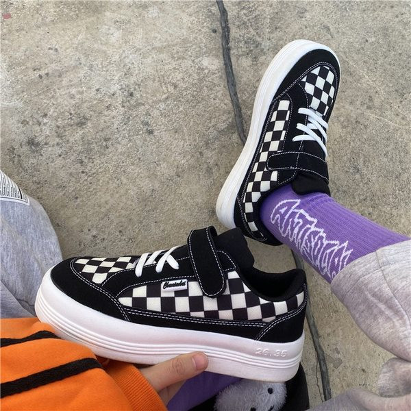 Adidași damă în carouri cu autocolante alb-negru