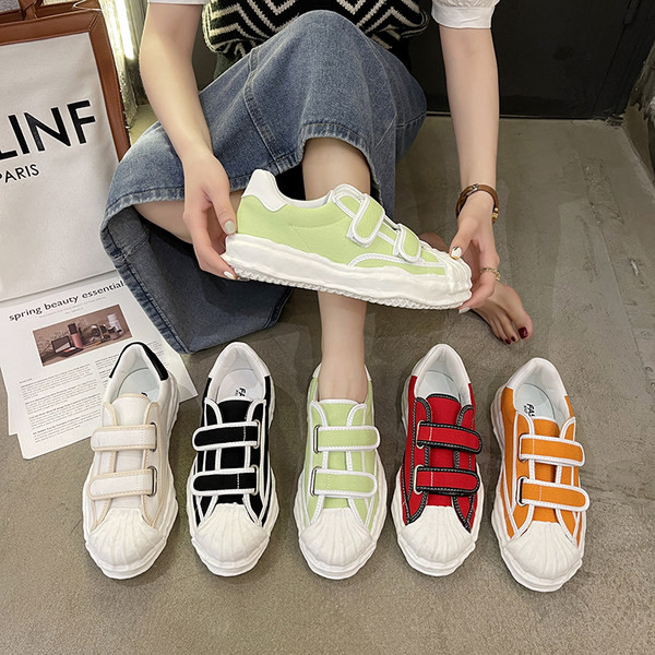 Adidasi de dama cu inchidere cu velcro