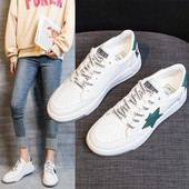 Sieviešu kedas ar zvaigžņu izšuvumu un plakanu zoli