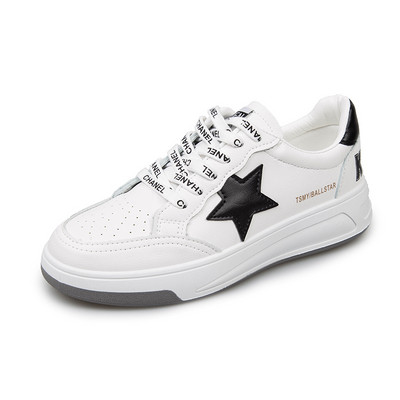 Sieviešu kedas ar zvaigžņu izšuvumu un plakanu zoli