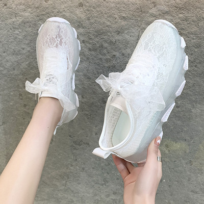 Sieviešu kedas ar mežģīnēm un šņorēm