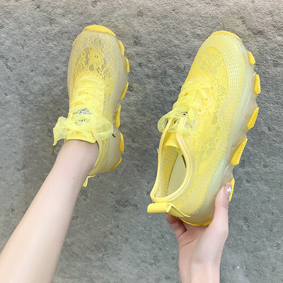 Sieviešu kedas ar mežģīnēm un šņorēm