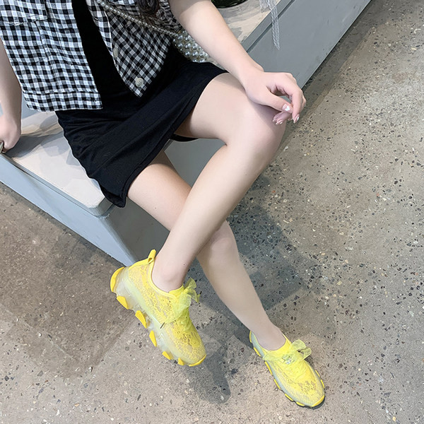 Sieviešu kedas ar mežģīnēm un šņorēm