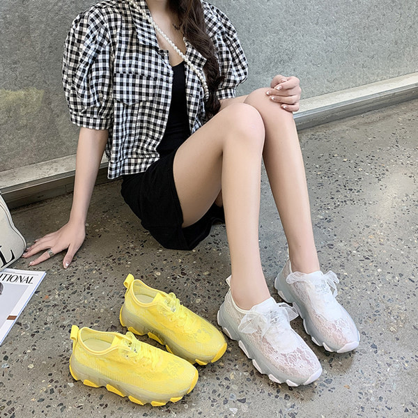 Sieviešu kedas ar mežģīnēm un šņorēm