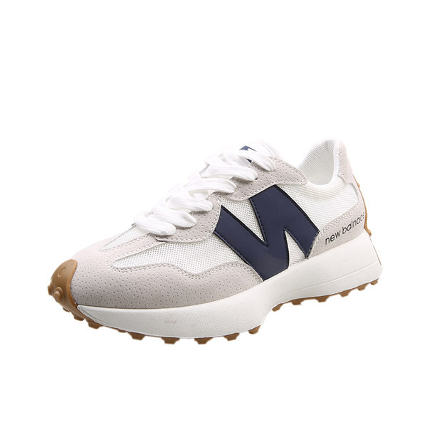 Γυναικεία αθλητικά παπούτσια με επίπεδη σόλα και κορδόνια