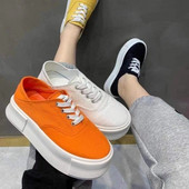 Tekstila kedas ar šņorēm un plakanu platformu