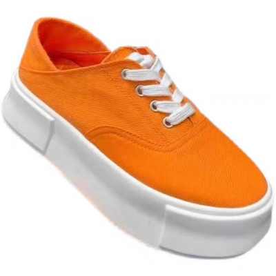 Tekstila kedas ar šņorēm un plakanu platformu