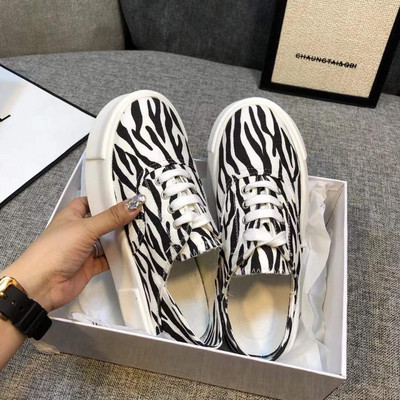 Tekstila kedas ar šņorēm un plakanu platformu