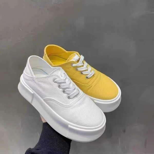 Tekstila kedas ar šņorēm un plakanu platformu